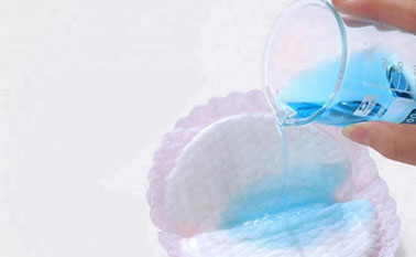 Disposable Breast Pads: A Guide for New Mothers